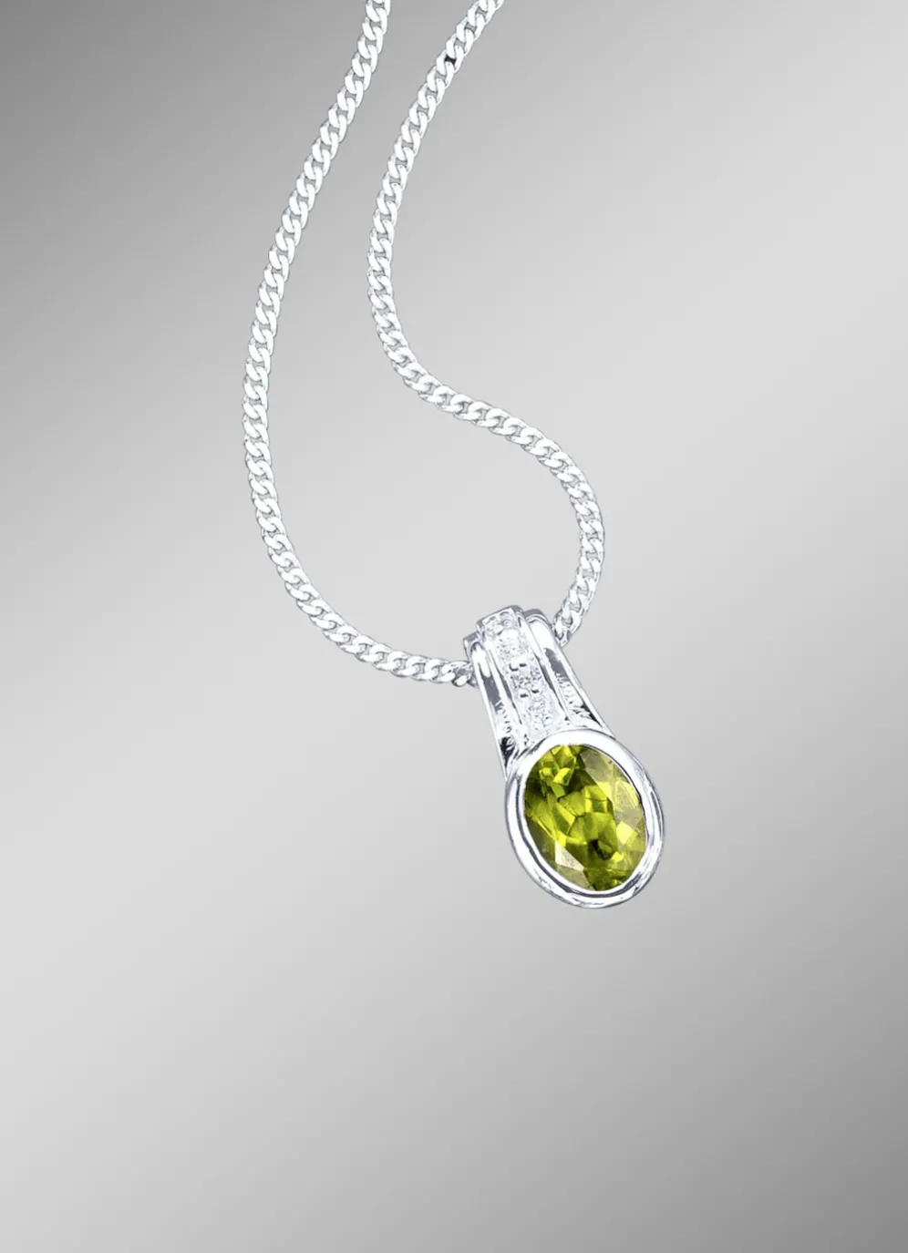 Anhänger mit echt Peridot und synth. Zirkonia