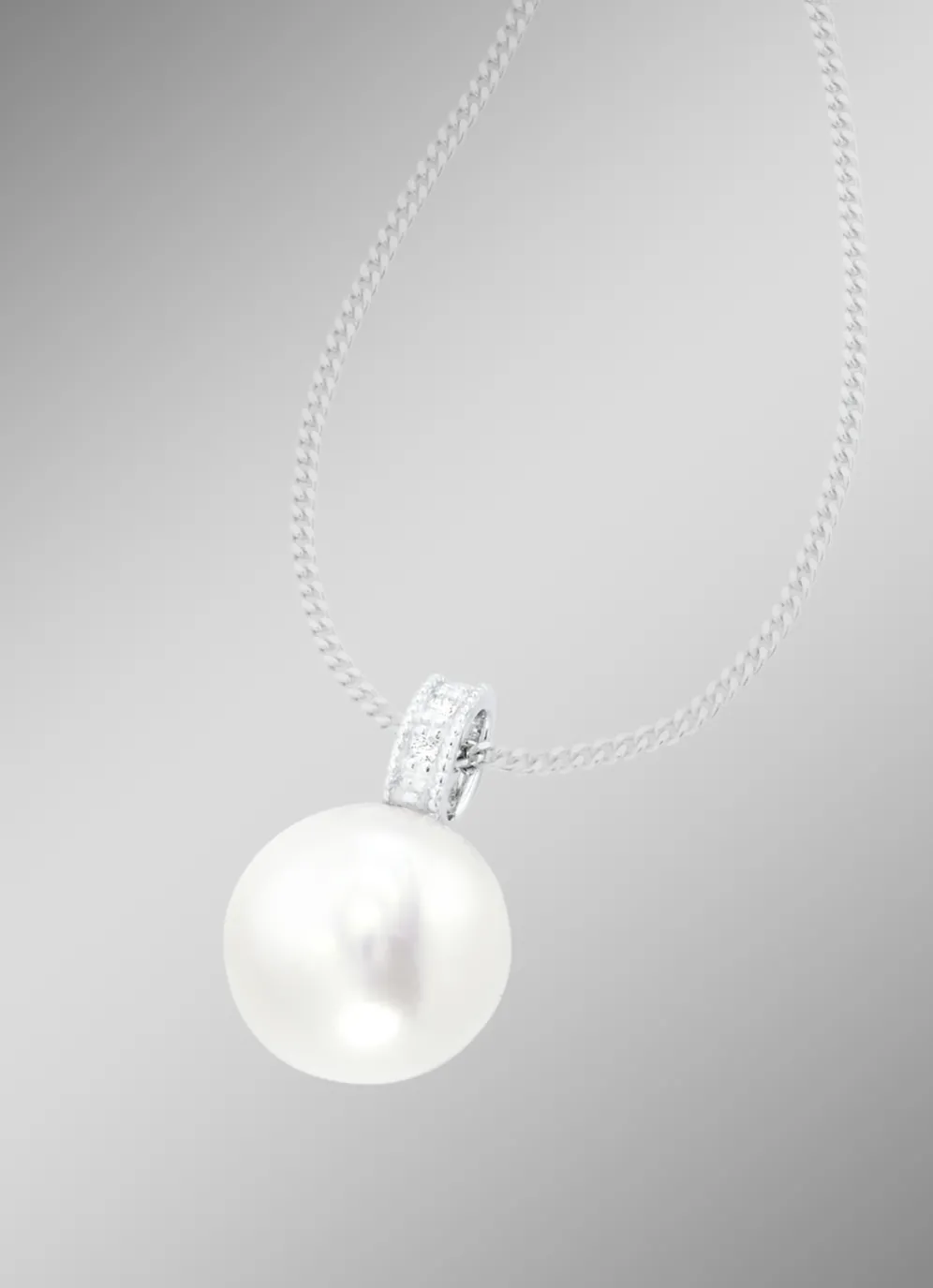 Anhänger mit Süßwasser-Zuchtperle und Brillanten