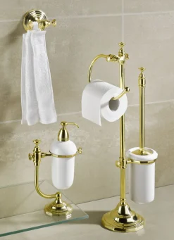 Badezimmer-Accessoires aus Messing und Keramik