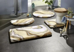 Badgarnitur in harmonischen Farbtönen