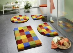 Badgarnitur mit bunten Dessin von Grund