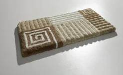 Badgarnitur mit rutschhemmener Rückseite