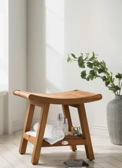 Badhocker aus robustem, massivem Teakholz