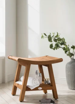 Badhocker aus robustem, massivem Teakholz