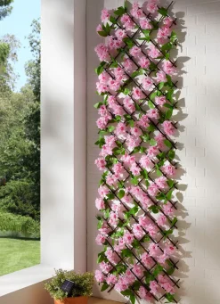 Beleuchtetes Wandgitter