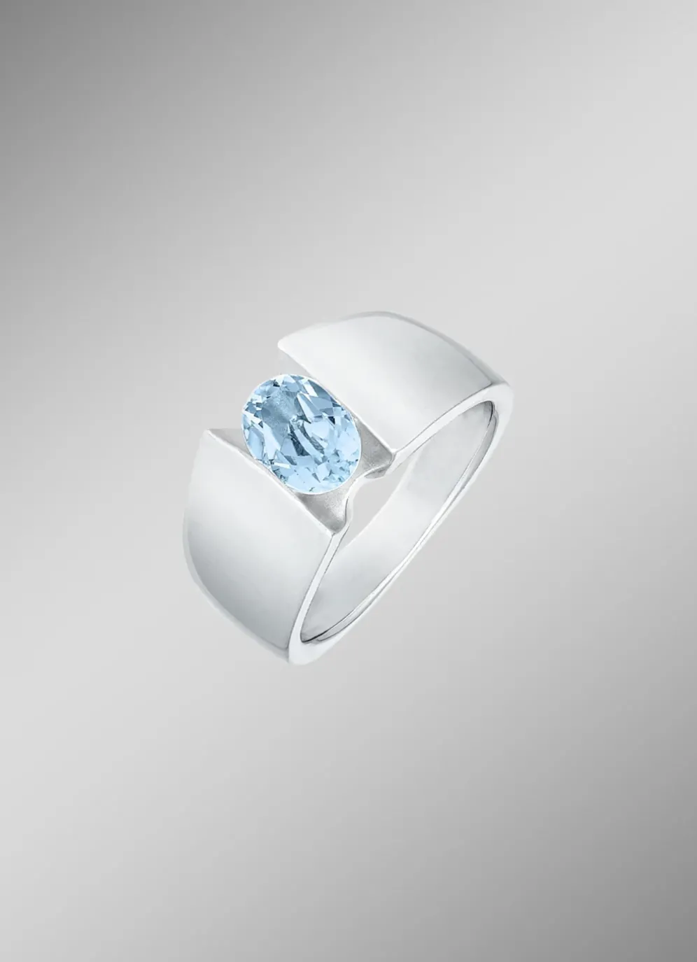 Beliebter Damenring mit Blautopas