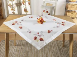 Bestickte Tisch- und Raumdekoration