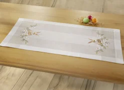 Bestickte Tisch- und Raumdekoration mit Osterhasen-Motiv