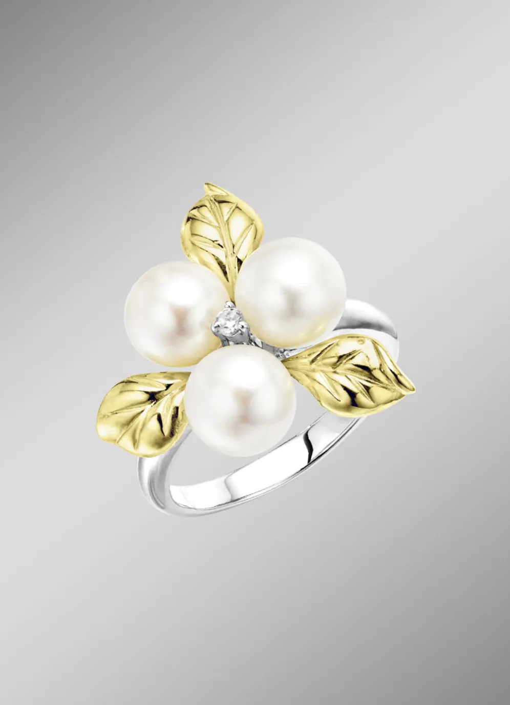 Blühende Eleganz: Damenring mit Muschelkernperlen und synth. Zirkonia