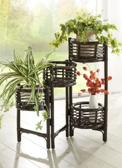 Blumenständer aus Rattangeflecht