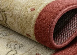 Brücke und Teppiche mit Orient-Optik