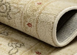 Brücke und Teppiche mit Orient-Optik