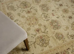 Brücke und Teppiche mit Orient-Optik