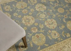 Brücke und Teppiche mit Orient-Optik