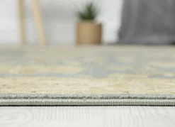 Brücke und Teppiche mit Orient-Optik