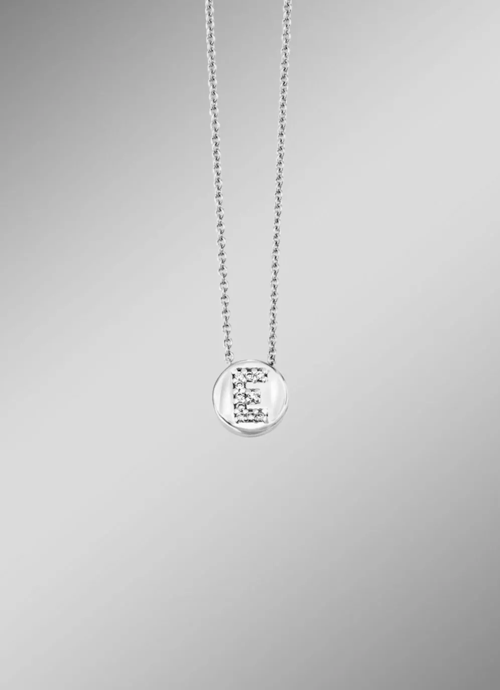 Buchstaben-Anhänger mit Ankerkette