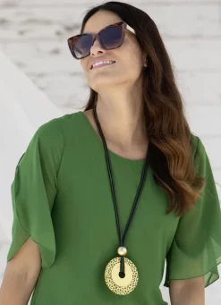 Charmante Halskette mit runder Scheibe als Anhänger