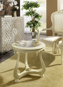 Couchtisch mit aufwendigen Schnitzereien