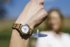 Damenuhr mit Band aus französischen Allier Eichenholz