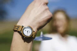 Damenuhr mit Band aus französischen Allier Eichenholz