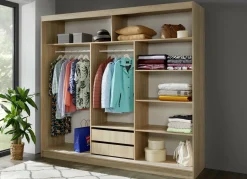 Durchdachter Schwebetürenschrank mit Spiegelfront