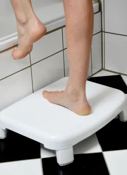 Dusch- und Badewannentritt zum bequemen und sicheren Einsteigen