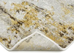 Einfallsreich gestaltete Brücken und Teppiche