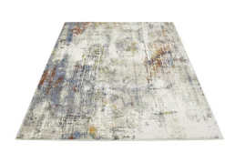 Einfallsreich gestaltete Brücken und Teppiche