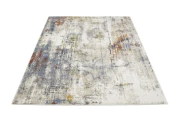 Einfallsreich gestaltete Brücken und Teppiche