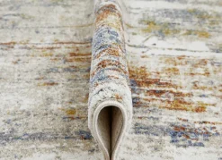 Einfallsreich gestaltete Brücken und Teppiche