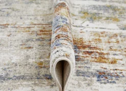 Einfallsreich gestaltete Brücken und Teppiche