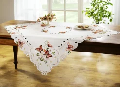 Elegant gestaltete Tisch- und Raumdekoration