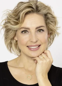 Exquisite Gold-Eleganz: Damenring mit Ziselierung