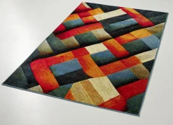 Farbenfrohe Brücken und Teppiche