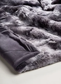 Felldecke aus naturgetreuem Webpelz