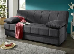 Frei im Raum aufstellbares Schlafsofa mit Dekokissen und Bettkasten