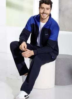 Freizeitanzug mit Seitentaschen