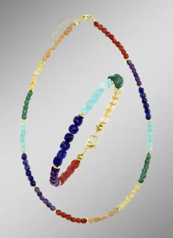 Funkelnde Garnitur mit Edelsteinen