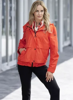 Funktionsjacke mit fester Kapuze