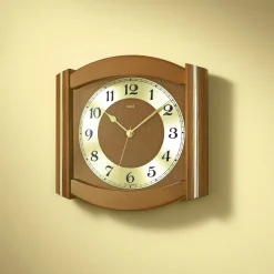 Funk-Wanduhr aus massivem Holz