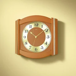 Funk-Wanduhr aus massivem Holz