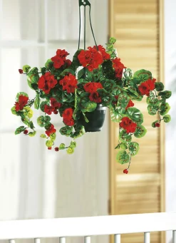 Geranien-Hängeampel mit täuschend echt wirkenden Geranien