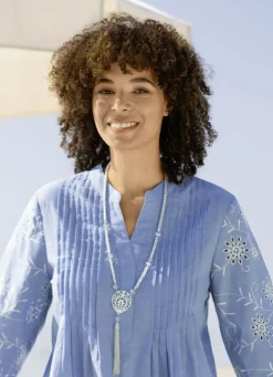 Halskette mit Anhänger und Quaste