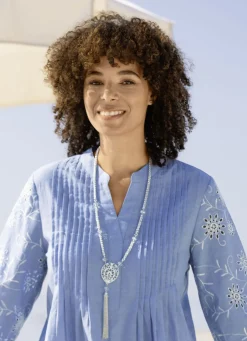 Halskette mit Anhänger und Quaste