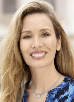 Halskette mit Lederband und Glassteinen