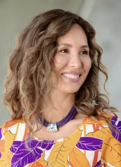 Halskette mit mehrreihigem Textilband