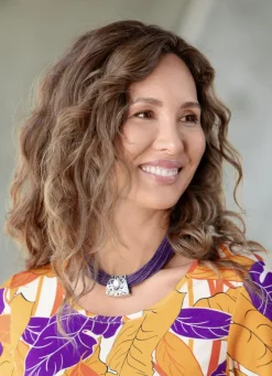 Halskette mit mehrreihigem Textilband