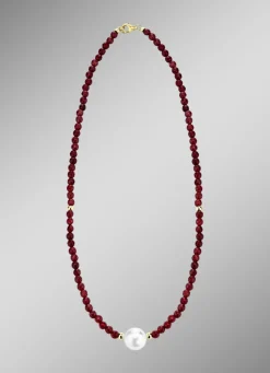 Halskette mit Perlenschimmer und Edelsteinglanz