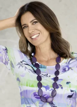 Halskette mit Schmuckelemente aus Holz