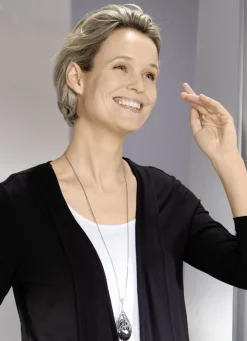 Halskette mit Tropfenanhänger